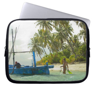 Funda Para Portátil Mujer en pequeño barco pesquero tradicional,