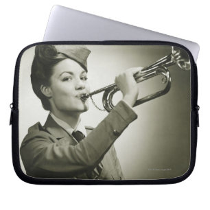 Funda Para Portátil Mujer en uniforme del soldado