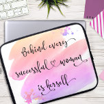 Funda Para Portátil Mujer exitosa, tipografía de color rosa naranja<br><div class="desc">"Detrás de cada mujer exitosa está ella misma". Entonces, ¿quién necesita al Príncipe Encantador? Haz tu propio "feliz siempre después" y abraza el "poder chica" cada vez que usas esta elegante y colorida funda inspiradora de neopreno feminista para portátil. Esta funda portátil tiene tres tamaños: 15", 13" y 10". Hace...</div>