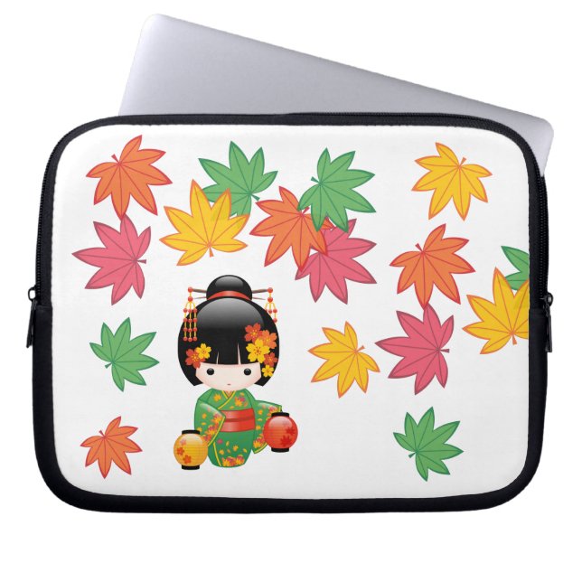 Funda Para Portátil Muñeca Kokeshi Caída - Chica de Kimono Verde Geish (Frente)