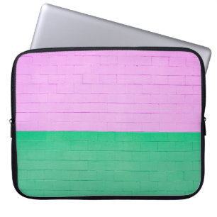 FUNDA PARA PORTÁTIL MURO PINTADO DE COLOR ROJO Y VERDE