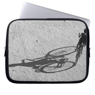 Funda Para Portátil Myamar, Bagan, Niño joven montando una bicicleta e