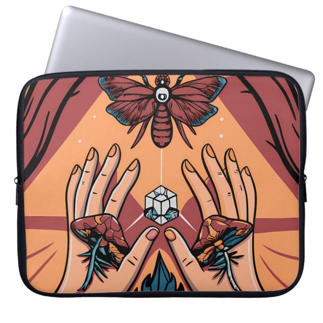 Funda Para Portátil Mystical Hands Offering Fungi to Moth Spirit (Frente)