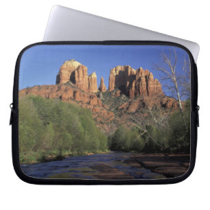 Funda Para Portátil NA, EE. UU., Arizona, Sedona. Cathedral Rock y rob