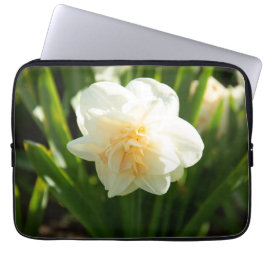 Funda Para Portátil Narcisos blancos grandes en un día de primavera  