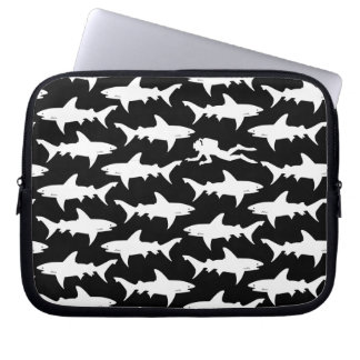 Funda Para Portátil Natación del buceador con la escuela de tiburones