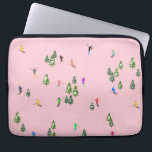 Funda Para Portátil Navidades de la apertura de esquí para esquiadores<br><div class="desc">¡Apertura de esquí! Diseño de patrones de esquí con temática invernal de Guay, con esquiadores esquiando por las pistas de la estación alpina de esquí entre los abetos cubiertos de nieve en los alpes. Los esquiadores Freeride llevan coloridos trajes de esquí retro vintage, esquiando cuesta abajo con esquís sobre un...</div>