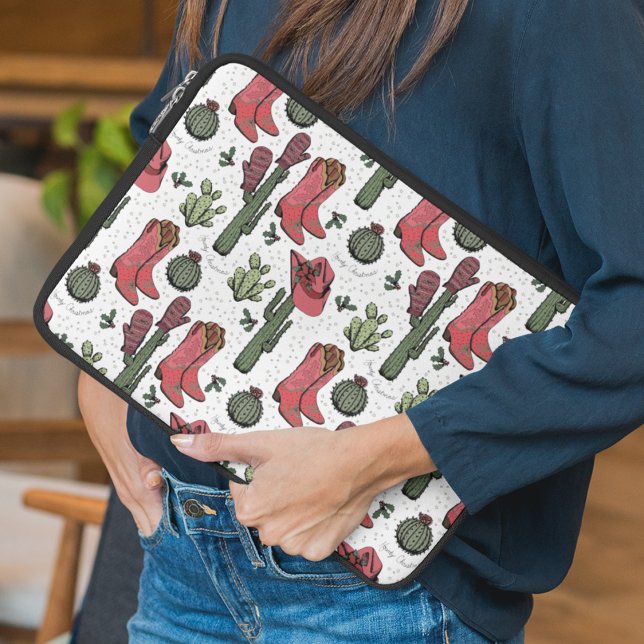 Funda Para Portátil Navidades de la chica del campo rosado y verde ("Howdy Christmas" Country Christmas Cowgirl Boots, Hats, Mittens & Cactus. Hand-Drawn in Black Ink.)