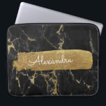 Funda Para Portátil Negro y mármol con el Relieve metalizado dorado y<br><div class="desc">Negro y mármol con el caso elegante del nombre del monograma del Relieve metalizado dorado y del purpurina. Este caso se puede modificar para requisitos particulares para incluir su nombre.</div>