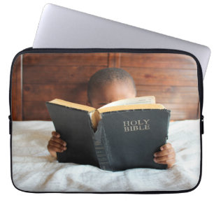 Funda Para Portátil Niño leyendo la Santa Biblia