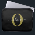 Funda Para Portátil Nombre con Letra Inicial Personalizada en Negro Bl<br><div class="desc">Este elegante monograma y diseño de nombre con letra estilizada se puede regalar como regalo de cumpleaños, boda, despedida de soltera, aniversario, Día de la Madre o cualquier ocasión. Se puede personalizar con la inicial y el nombre de la persona. Puedes cambiar la fuente, el color de la fuente, el...</div>