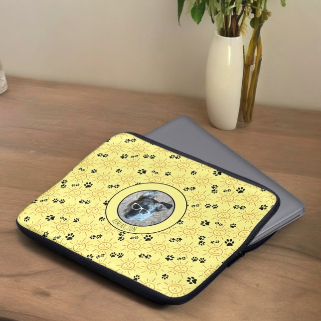 Funda Para Portátil Nombre de foto personalizado Sunshine Black Paws O (front overhead view of custom photo paw print pattern )