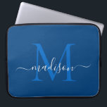 Funda Para Portátil Nombre elegante elegante de la escritura de los<br><div class="desc">Manga elegante femenina blanca del ordenador del nombre de la escritura de los azules marinos modernos del monograma</div>