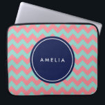 Funda Para Portátil Nombre personalizado Monograma azul claro y rosa<br><div class="desc">Decoración moderna y moderna de chevron en tonos pastel azul claro y rosa. Personalizar esta manga agregando su nombre; puede reemplazar fácilmente el texto del marcador de posición para agregar el texto. Para obtener más opciones, como cambiar el tipo de letra y su tamaño, haga clic en el botón "Personalizar"....</div>