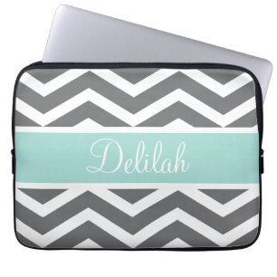 Funda Para Portátil Nombre Verde azulado de Chevron blanco gris