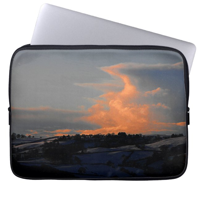 Funda Para Portátil Nube de nieve sobre Newtown, Powys (Frente)