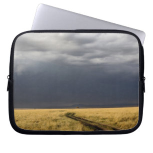 Funda Para Portátil Nubes de tormenta y carretera a través de llanuras