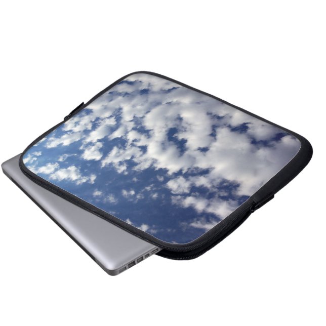 Funda Para Portátil Nubes esponjosas En El Cielo Azul (Inferior anverso)