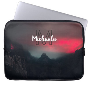 Funda Para Portátil Nubes quemadas, niebla y montañas monograma en el