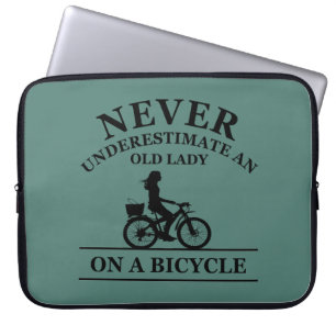 Funda Para Portátil Nunca subestimes a una anciana en bicicleta