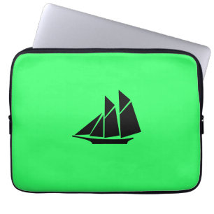 Funda Para Portátil Ocean Glow_Black-on-Green Clipper Ship