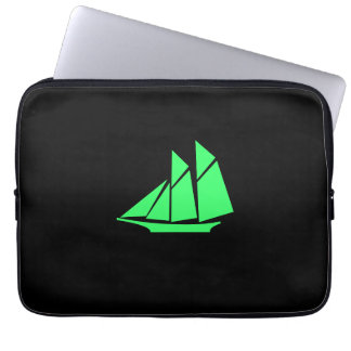 Funda Para Portátil Ocean Glow_Green-on-Black Clipper Ship