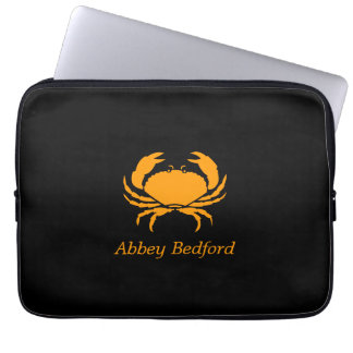 Funda Para Portátil Ocean Glow_Naranja sobre el cangrejo negro_persona