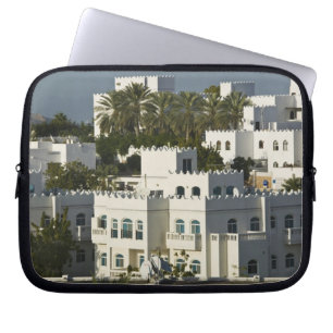 Funda Para Portátil Omán, Mascate, Qurm. Edificios del área de Qurm /