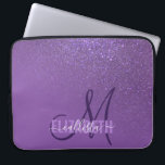 Funda Para Portátil Ombre de degradado de Purpurina violeta diagonal p<br><div class="desc">Este elegante diseño es perfecto para una mujer elegante y elegante. Presenta un gradiente diagonal falso purpurina violeta y brillante impreso en la parte superior de un fondo violeta morado. Es una visión única de la tendencia del gradiente purpurina que actualmente es muy popular. Es un diseño lujoso, glamuroso, moderno...</div>