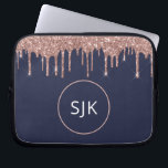 Funda Para Portátil Oro Rosa azul de la Marina Monogramada purpurina D<br><div class="desc">Girly Rubor Pink - Rosa de Oro y Faux Azul de la Marina Drips Purpurinas y Sparkle Elegant Monogrammed Initials Funda. Este funda se puede personalizar para incluir su nombre inicial y su nombre de pila.</div>