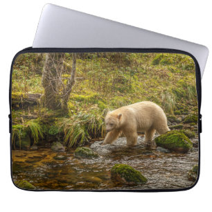 Funda Para Portátil Oso Espíritu Blanco caza peces en el arroyo Riorda