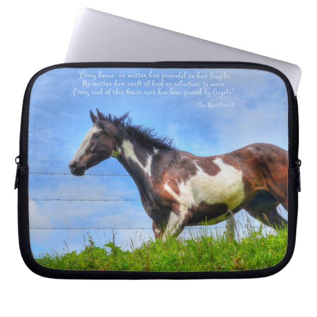 Funda Para Portátil Paint Stallion y Cloud Fenceline & Poem (Frente)