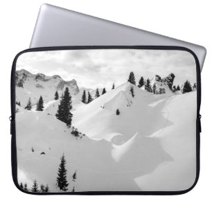 Funda Para Portátil Paisaje alpino: Montañas nevadas de árboles frutal