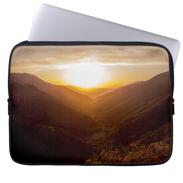 Funda Para Portátil Paisaje de Sunset Over Mountains (Frente)