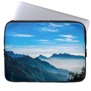 Funda Para Portátil Paisaje húmedo de las montañas de la mañana