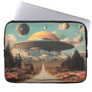 Funda Para Portátil Paisaje surrealista con carretera, ovni y Saturno