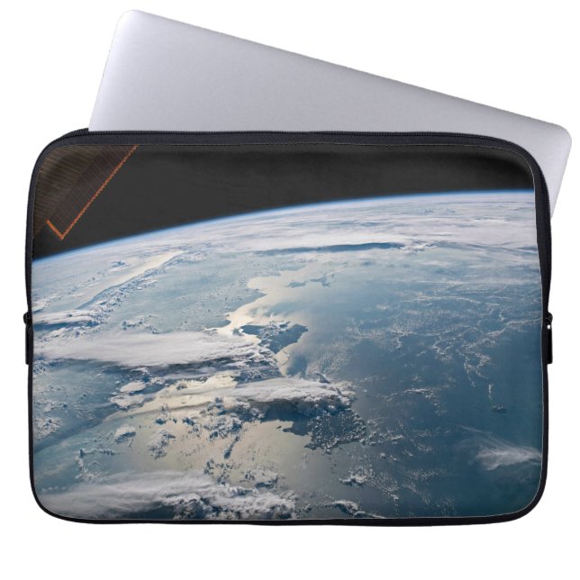 Funda Para Portátil Paisajes nublados alrededor de Sumatra, Indonesia. (Frente)