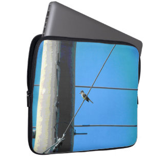 Funda Para Portátil Pájaro en un cable en un polo