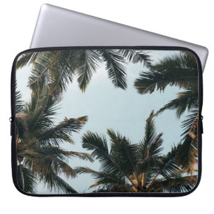 Funda Para Portátil Palmera verde bajo cielo blanco por la mañana