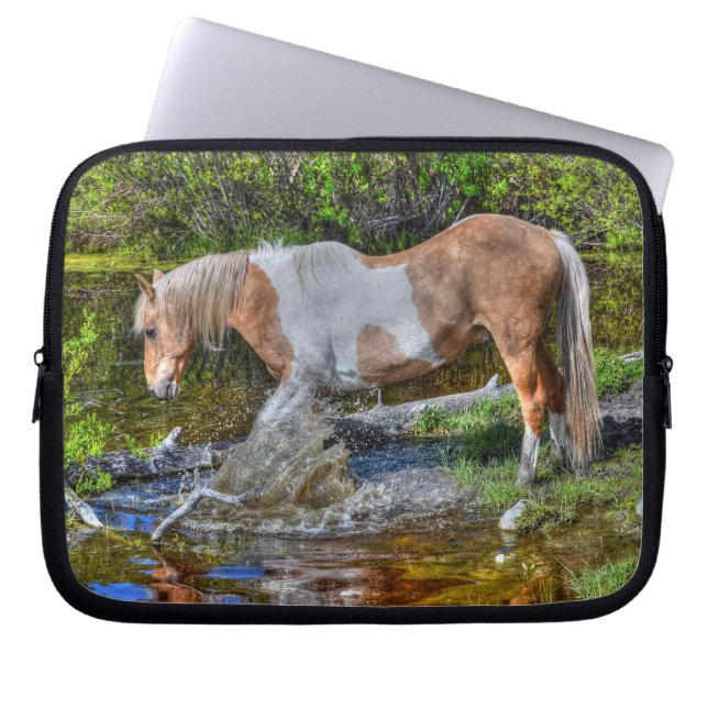 Funda Para Portátil Palomino Paint Horse & Forest Pond (Frente)