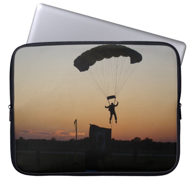 Funda Para Portátil Paracaídas de Skydiver en Sunset Sky Diver (Frente)