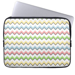 Funda Para Portátil Pastel Chevron-Drop Shadow por Shirley Taylor