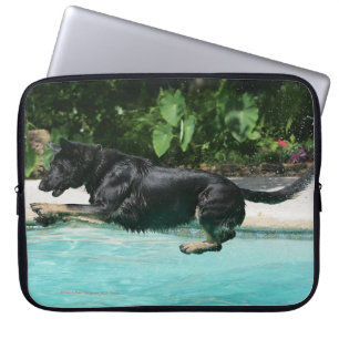 Funda Para Portátil Pastor alemán que salta en agua