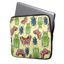 Patrón de acuarela de escarabajos y mariposas