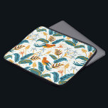 Funda Para Portátil Patrón de aves exóticas tropicales y hojas<br><div class="desc">Acuarelas modernas,  coloridas aves exóticas y exóticas y exuberantes hojas tropicales de un patrón ininterrumpido.</div>