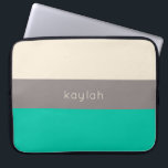 Funda Para Portátil Patrón de bloques de color verde del fondo marino<br><div class="desc">Este diseño de bloques de color de moda combina tres colores: verde marino, tonos profundos y beige arenoso. Se incluye una plantilla de texto para personalizar este funda con su nombre, iniciales de monograma u otro texto deseado. Disponible en otras combinaciones de colores y para una gran variedad de modelos...</div>