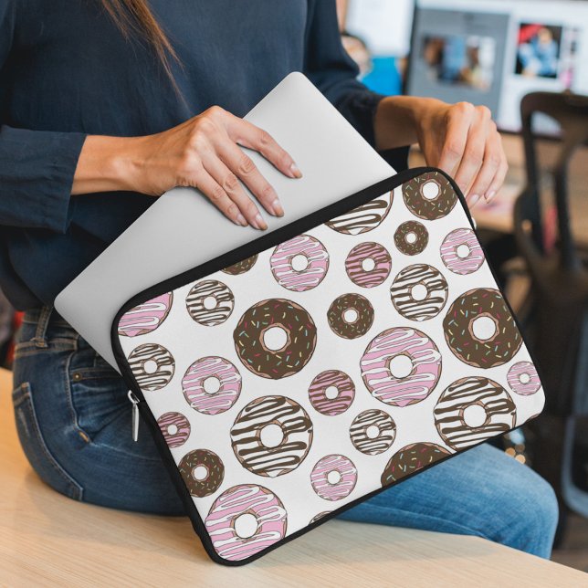 Funda Para Portátil Patrón De Donuts, Donuts Rosados, Donuts Marrones (Subido por el creador)