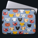 Funda Para Portátil Patrón de gato azul<br><div class="desc">Muchos gatos adorables,  para los amantes de los animales. Arte original de Nic Squirrell.</div>