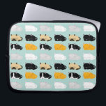 Funda Para Portátil Patrón de gatos caprichosos<br><div class="desc">El Adorable patrón de gatos dormidos incluye un gato bicolor o esmoquin,  un tabby gris,  un tabby naranja,  un gato blanco,  un gato negro y un gato de muñecas de trapo sobre un fondo verde de menta. Perfecto para los (locos) gatos de tu vida.</div>