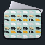 Funda Para Portátil Patrón de gatos caprichosos<br><div class="desc">El Adorable patrón de gatos dormidos incluye un gato bicolor o esmoquin,  un tabby gris,  un tabby naranja,  un gato blanco,  un gato negro y un gato de muñecas de trapo sobre un fondo verde de menta. Perfecto para los (locos) gatos de tu vida.</div>
